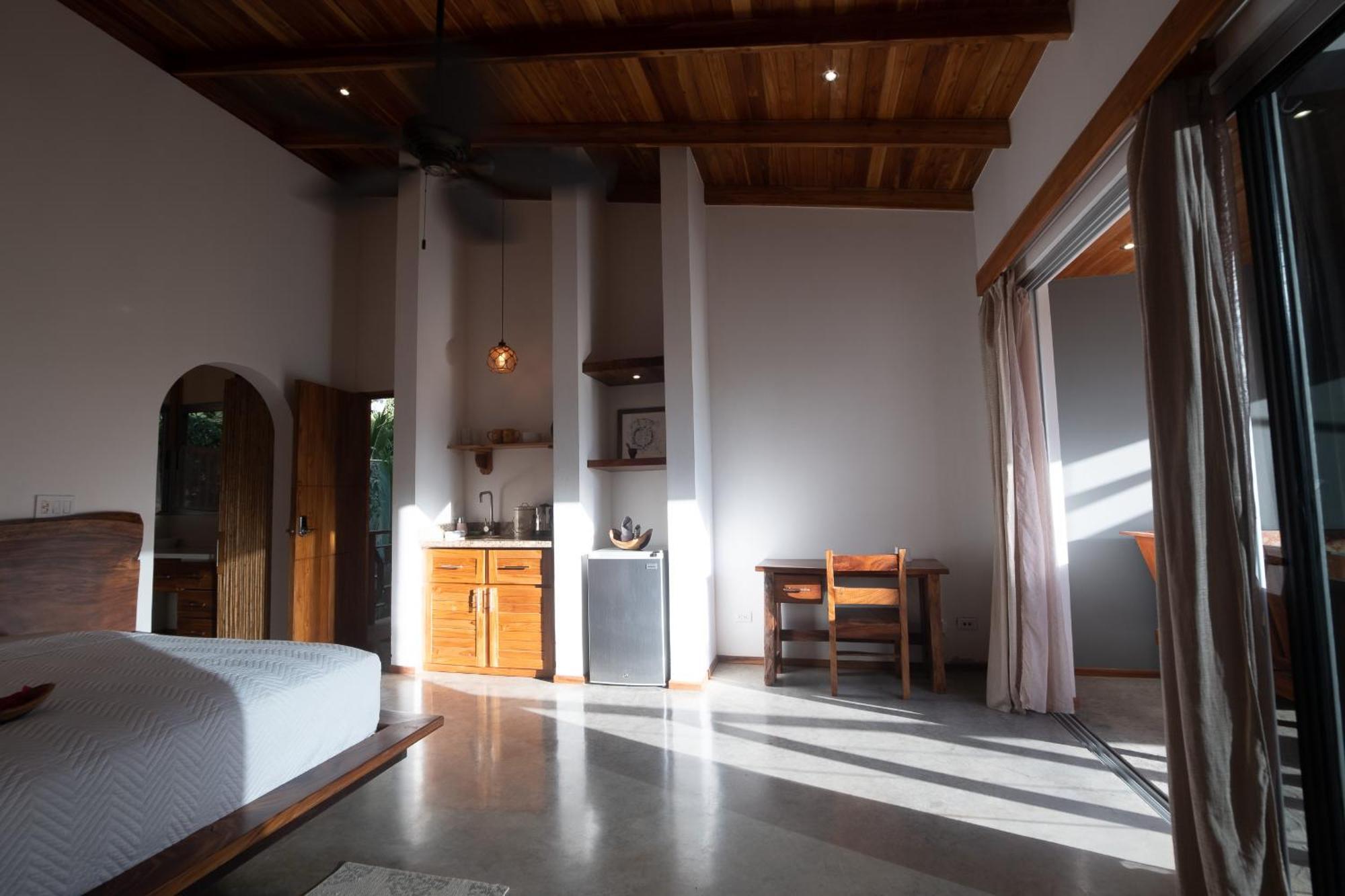 Iluminar Beachfront Suites Nosara Eksteriør bilde