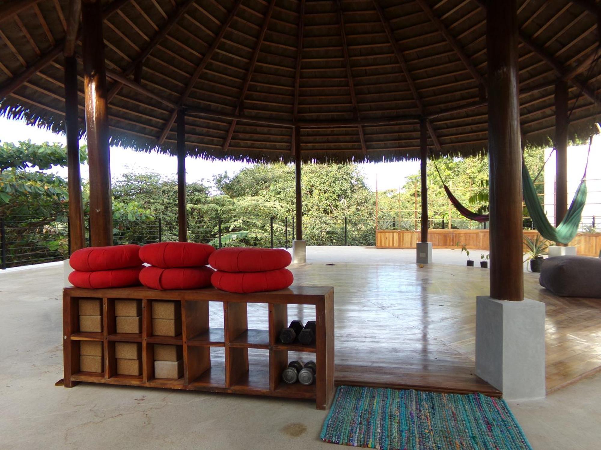 Iluminar Beachfront Suites Nosara Eksteriør bilde